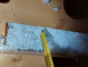 Zateplení trámového stropu pomocí foukané izolace